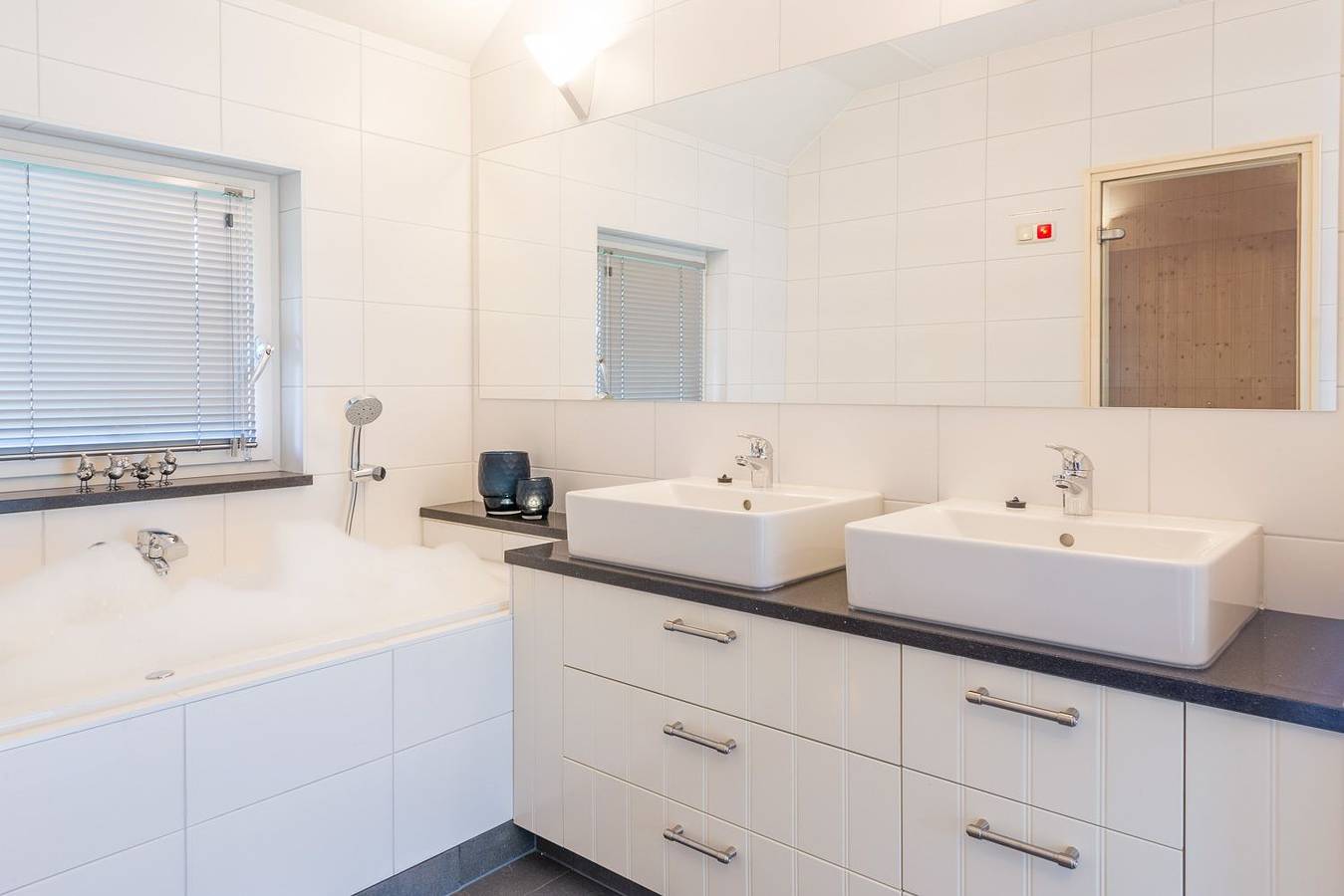 Hof van Salland Parkbeheer B.V. — Wellness Lodge Xl 4 Personen in Hellendoorn, Sallandse Heuvelrug