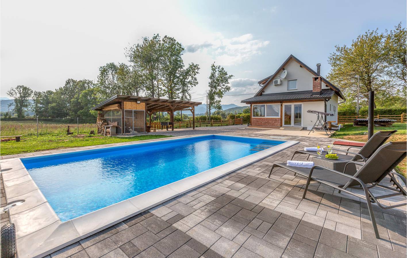Casa de vacaciones para 8 personas con terraza in Gospić, Condado de Lika-Senj