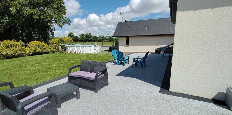 Gîte pour 7 personnes, avec Jacuzzi et Terrasse ainsi que Jardin et Piscine