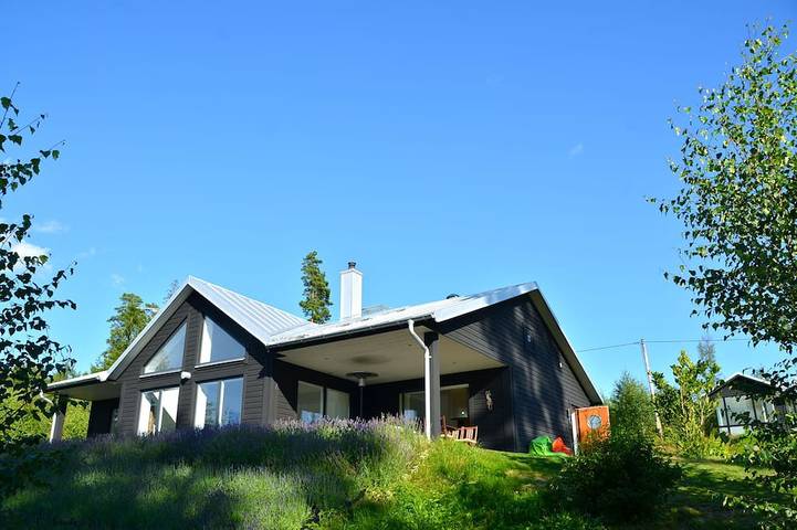 Ferienhaus für 8 Personen, mit Whirlpool und Terrasse sowie Garten und Sauna in Schweden