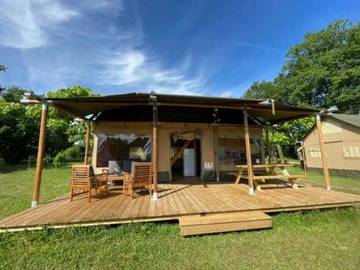 Cottage pour 5 personnes, avec jacuzzi ainsi que terrasse et piscine à Dévillac
