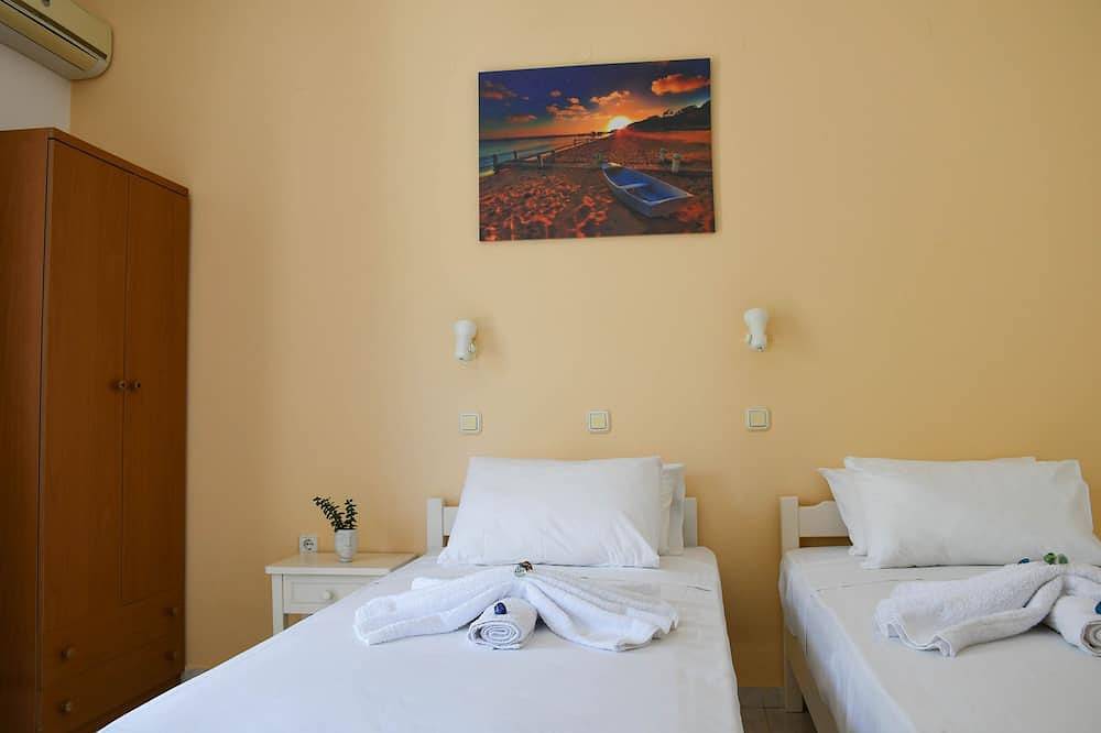 Ganze Wohnung, Litinas Apt with pool& balcony with side pool view in Agia Marina, Chania und Umgebung