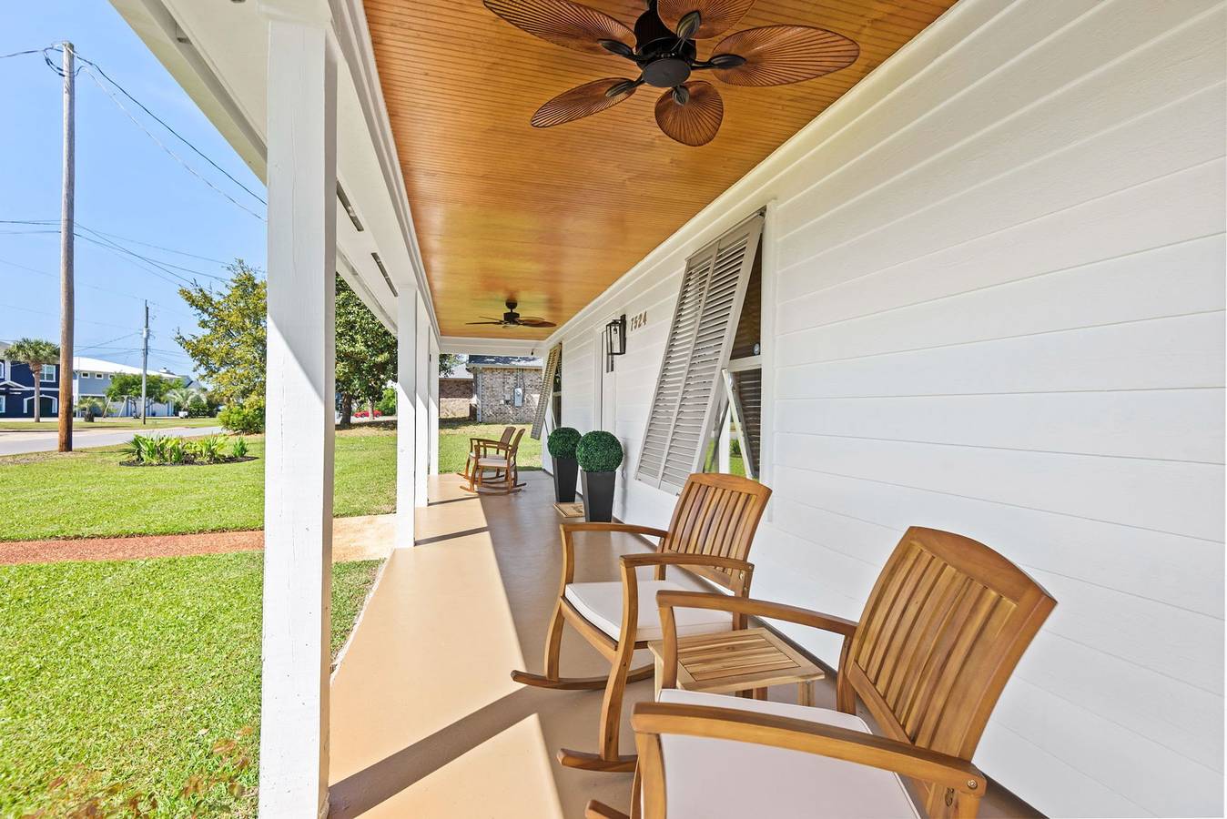The Peaceful Sound - Near Beach   Dining in Emerald Coast