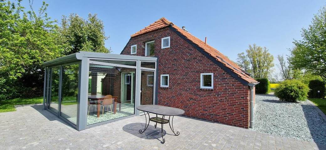 Ferienhaus für 9 Personen, mit Terrasse und Garten in Neufunnixsiel