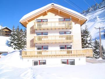Ferienwohnung für 8 Personen, mit Sauna und Ausblick sowie Garten, mit Haustier am Arlberg
