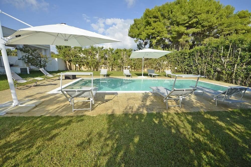 Villetta Iaculizzi with swimming pool in Salve, Golfo de Tarento