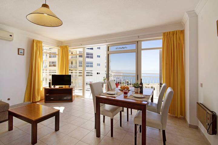 Ganze Wohnung, Ferienwohnung Nau Bérrio 5ºD – Meerblick mit A/C, WLAN, Garten & Balkon in Armação de Pêra (costa), Armação de Pera