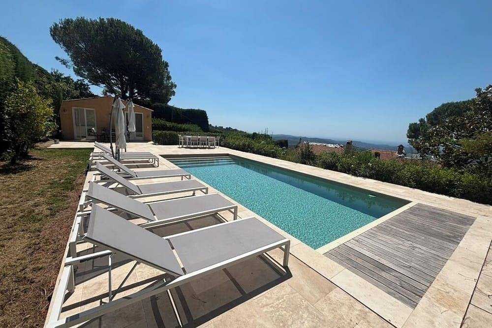 Beautiful 4 bed villa, stunning panoramic views, fully-equipped pool house. in Grasse, Côte méditerranéenne (France)