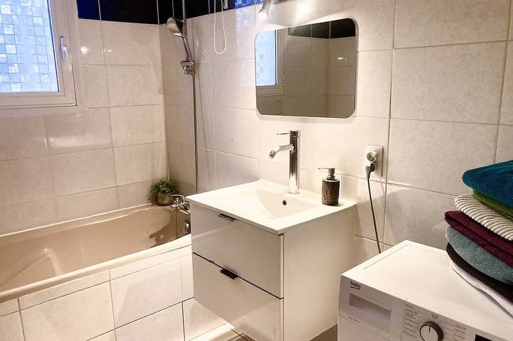 Villa 110m2 Jacuzzi, 7 Sleeps, 3 Bedrooms, enclosed garden 2500M2 in Trèbes, Carcassonne und Umgebung