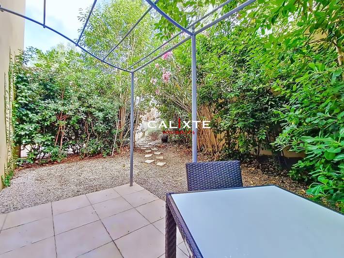 Gîte pour 2 personnes, avec Terrasse ainsi que Jardin et Piscine à Callian - 4