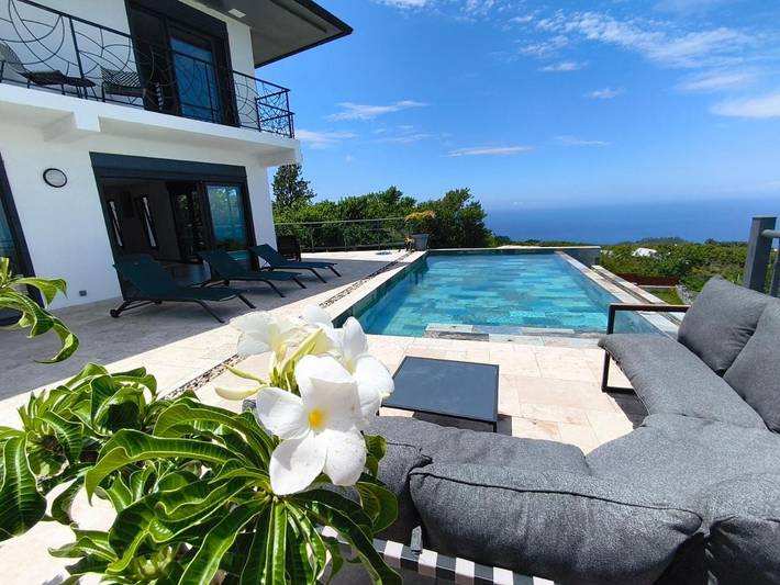 Location de vacances pour 12 personnes, avec vue ainsi que piscine et terrasse à Petite-Île - 2