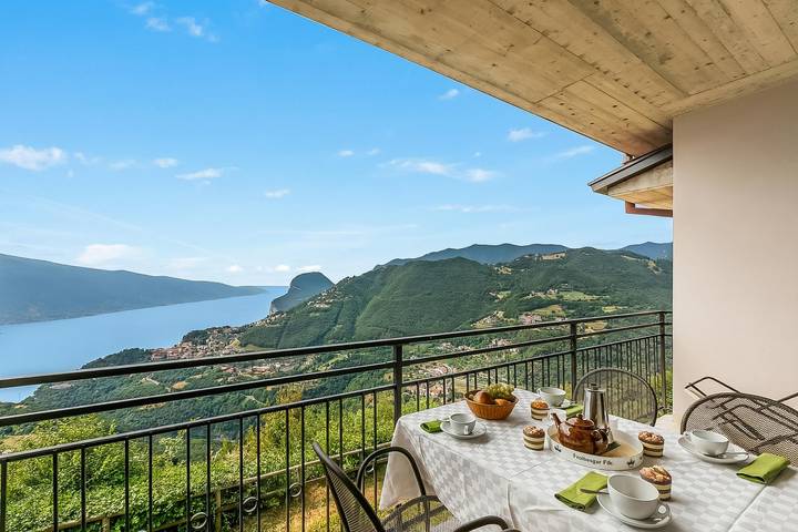Ferienwohnung für 4 Personen, mit Balkon und Seeblick sowie Pool in Tremosine