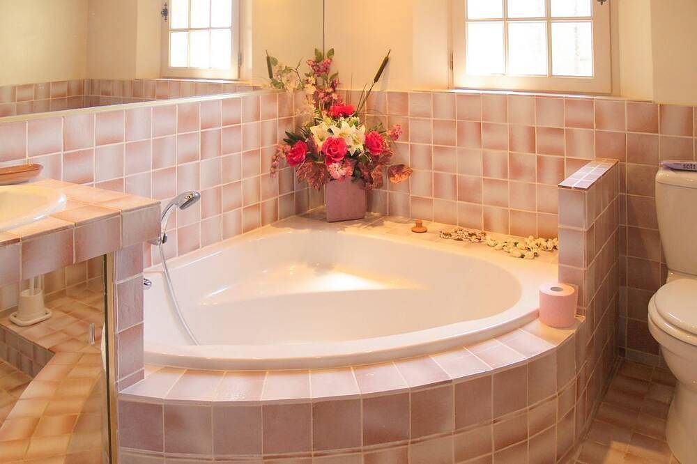 Maison Miel - Three Bedroom Villa, Sleeps 6 in Spéracèdes, Cannes region