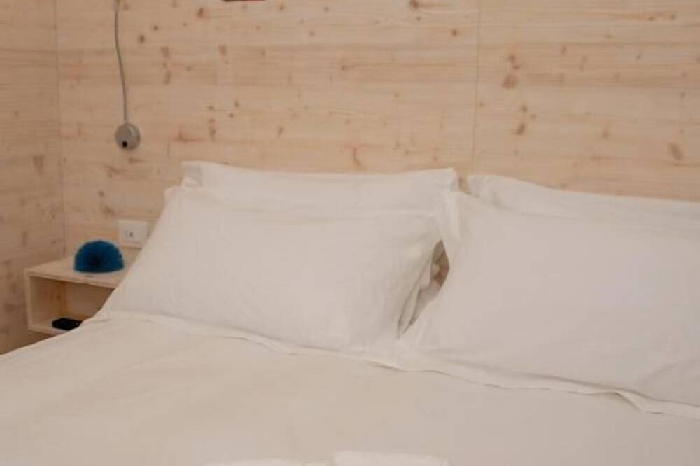 Appartement entier, Camera Matrimoniale ambiente ricercato, arredato ed impreziosito in Lecce, Province de Lecce