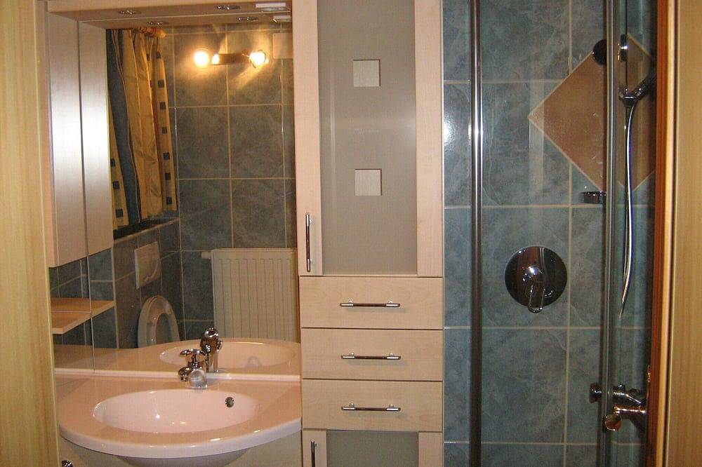Ganze Wohnung, Wunderschöne Holzhütte mit gemütlichem Kamin, Zirbenstube und Zirbenbett in Glockturmkamm, Fendels