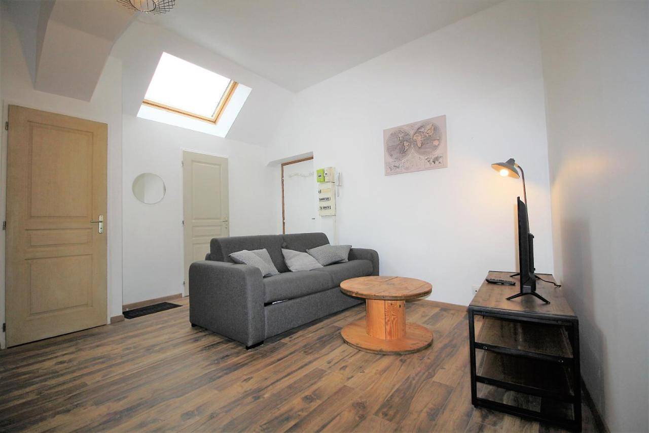 Appartement entier, Apartment in La Tour-du-Pin, Région de La Tour-du-Pin