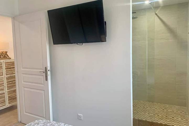 Ganze Wohnung, Wohnung mit Terrasse am Meer in Saint-Mandrier-sur-Mer, Mittelmeerküste (Frankreich)