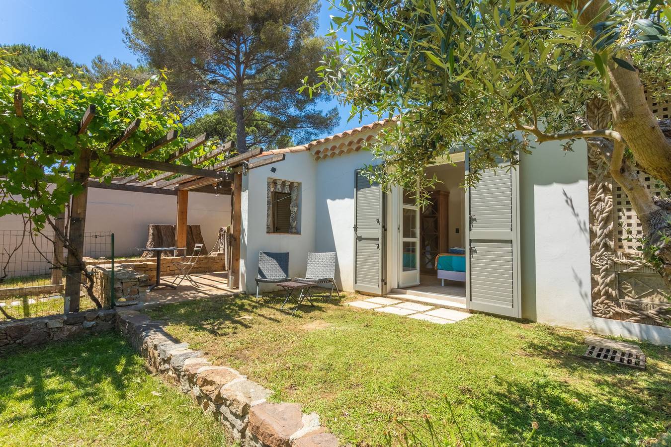 Maison de vacances « Maison Strelitzia » avec piscine partagée, Wi-Fi et climatisation in Sainte-Maxime, Côte méditerranéenne (France)