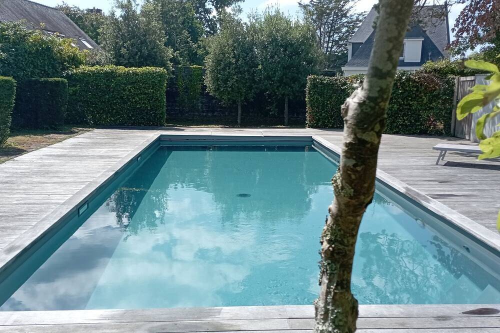 In the heart of the small \"cité de Caractère\" of Le Faou, house with private swimming pool in Le Faou, Iroise