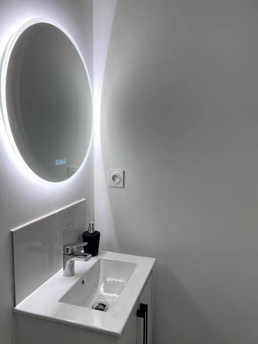 Appartement entier, One-Bedroom Apartment in Valréas, Enclave de Valreas