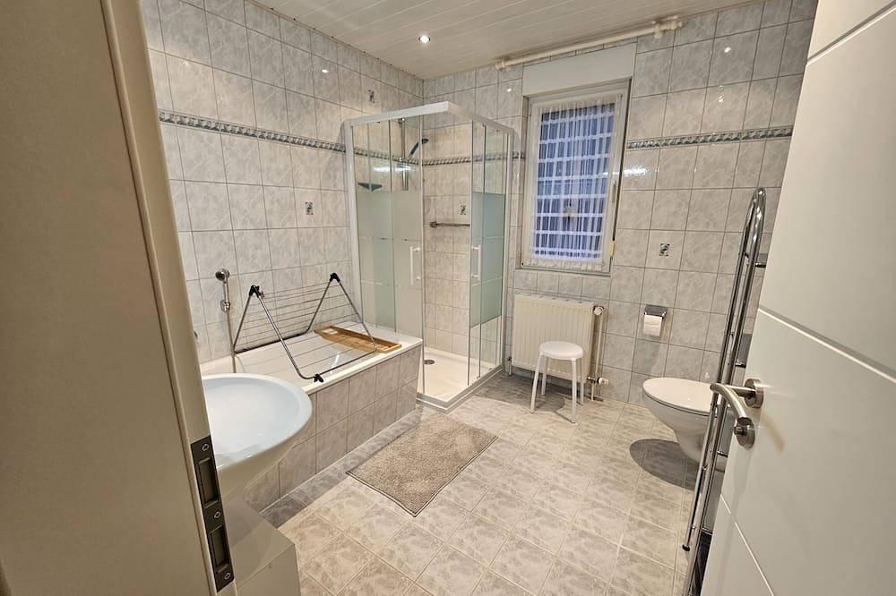 Gemütliches Ferienhaus nur 100 m zum Mellensee! 2 Sz, Wz, Bad, Gästewc, Terrasse in Am Mellensee, Dahme-Seengebiet