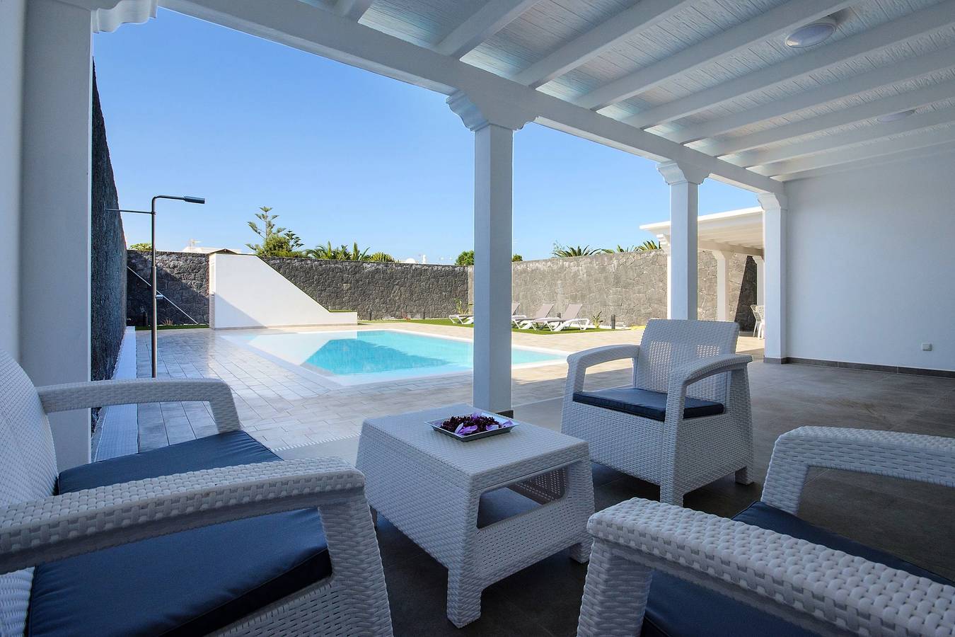 Elegante villa con piscina, amplia terraza, aire acondicionado y Wi-Fi in Playa Blanca, Yaiza