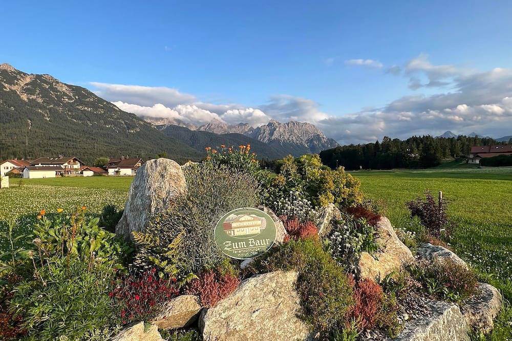 Ferienhof zum Baur - \"Wetterstein\" Fewo/2 Schlafräume/Dusche, Wc in Krün, Bayerische Alpen