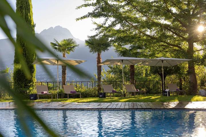 Hôtel pour 2 personnes, avec sauna et jacuzzi ainsi que jardin et piscine, animaux acceptés