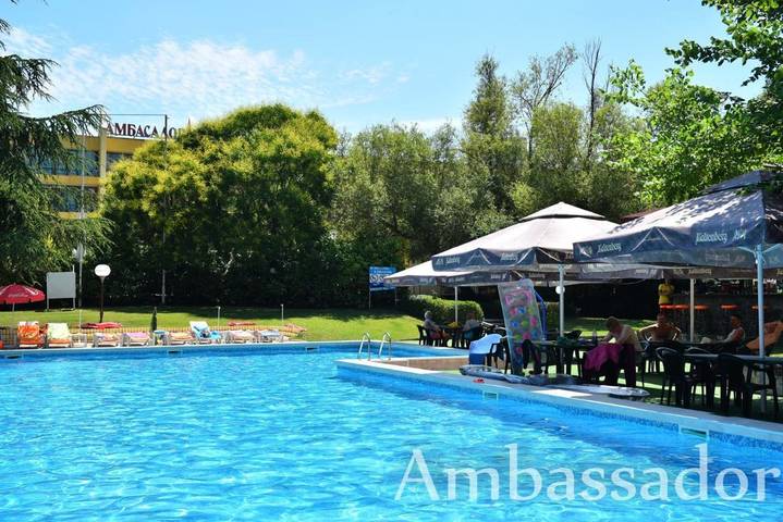 Hôtel pour 3 personnes, avec Balcon et Terrasse ainsi que Jardin et Piscine dans Sables d'or