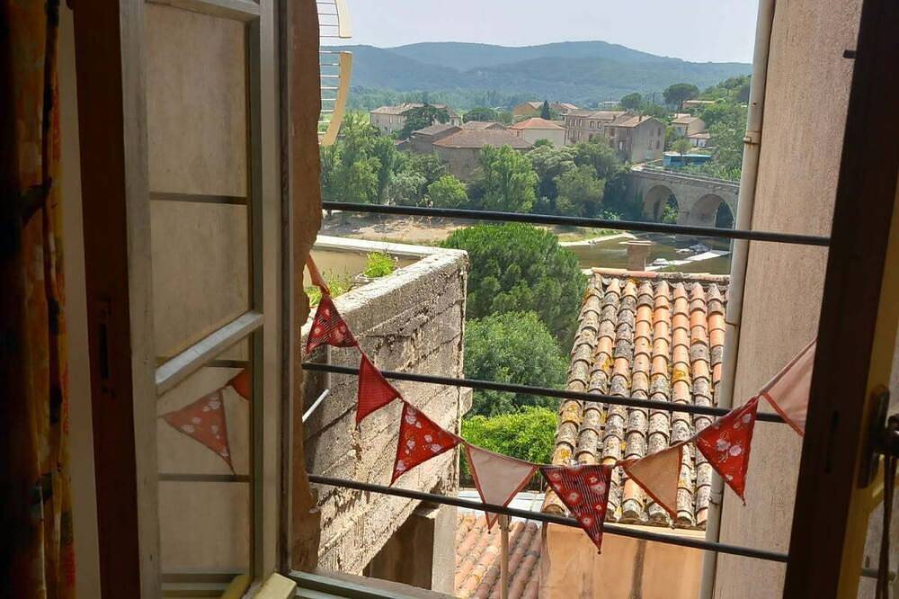 Beautifully decorated village house. Ideal for family or friends. in Roquebrun, Region de Béziers