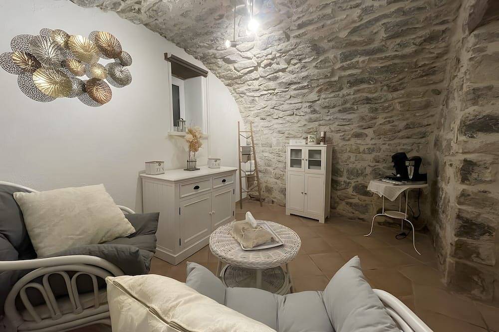 Guest Room “La Charbonnière - Suite” with Shared Pool, Terrace and Wi-Fi in Saint-Alban-Auriolles, Ardèche