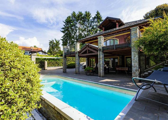 Villa per 8 persone, con Balcone e Idromassaggio nonché Terrazza e Giardino sul Lago d'Orta