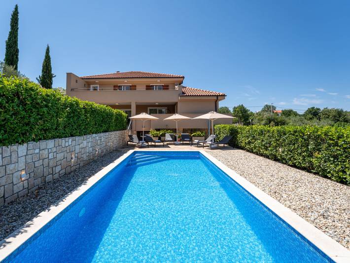 Holiday home for 10 people, with garden and balcony - 1