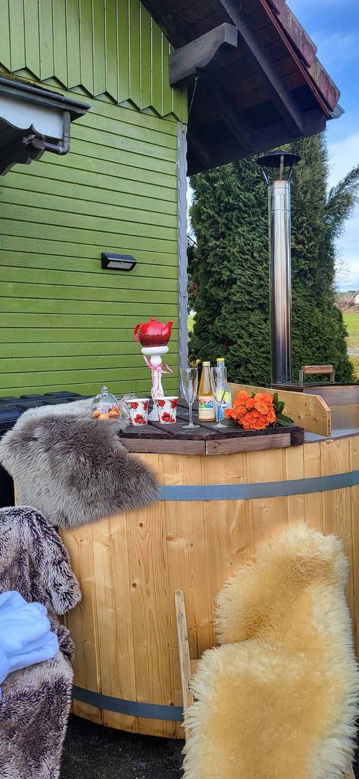 Chalet pour 2 personnes, avec jacuzzi ainsi que terrasse et jardin, animaux acceptés dans le Doubs - 3