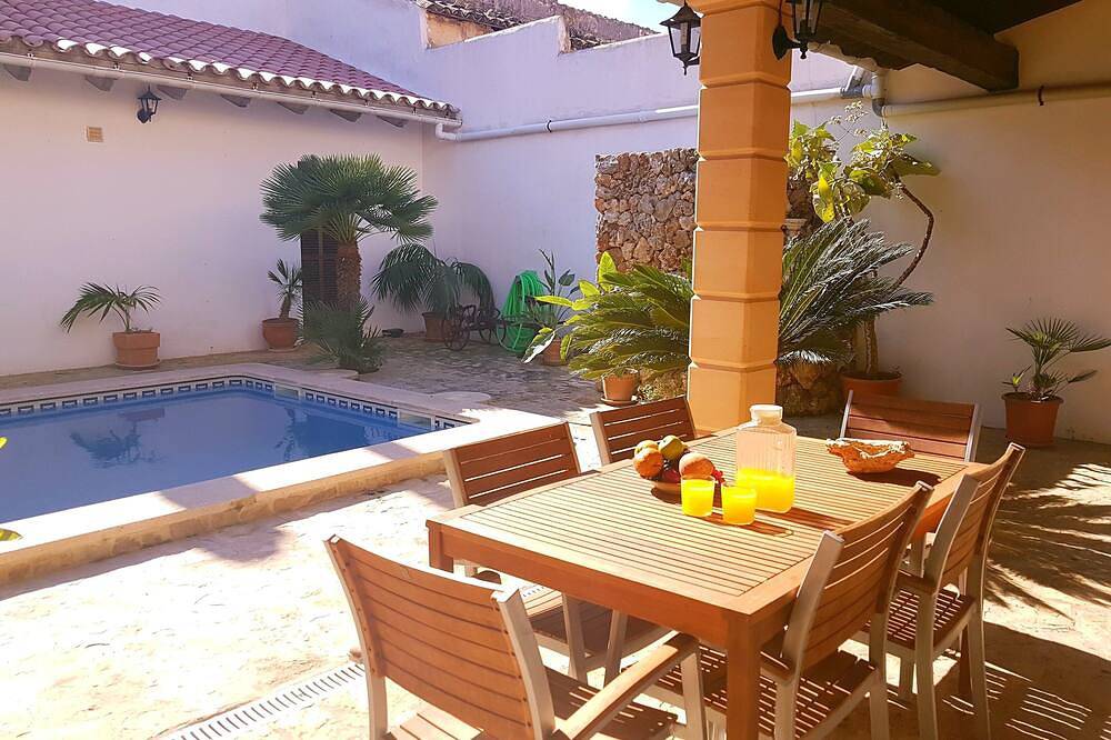 Can Gabriel, for 6 people, private swimming pool and barbecue. in Sa Pobla, North Majorca