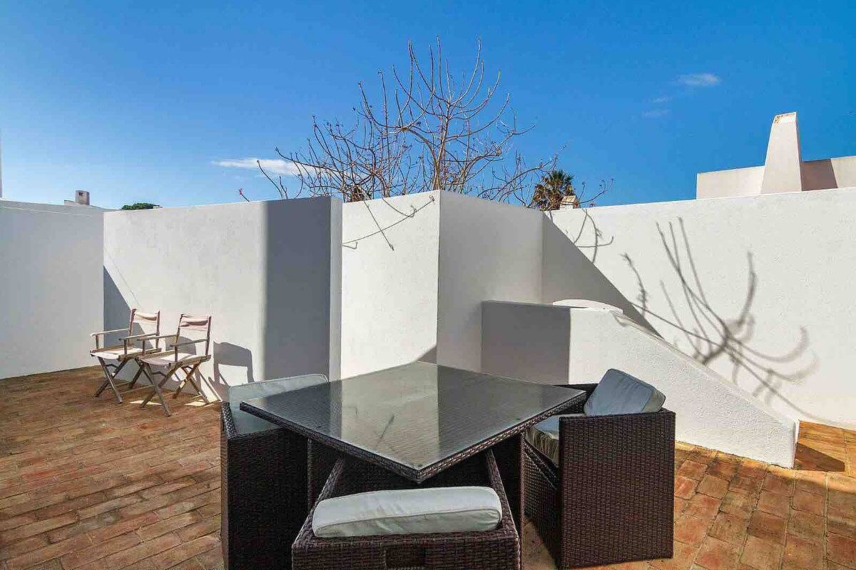 Liiiving in Algarve | Alvor Blue Villa in Praia da Prainha, Alvor