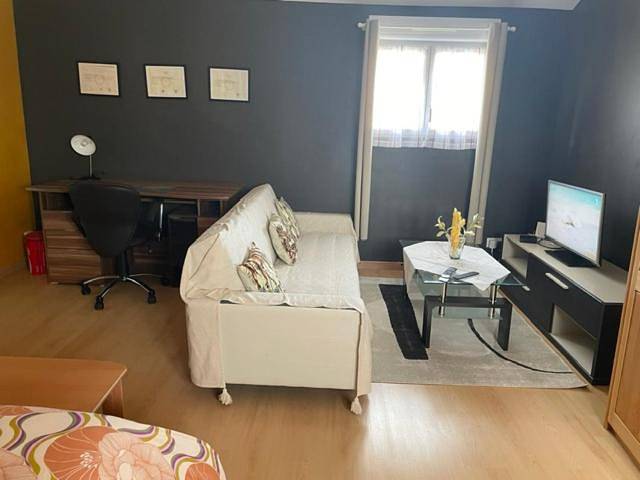 Appartement de vacances entier, Large Double Room in La Guierche, Sarthe
