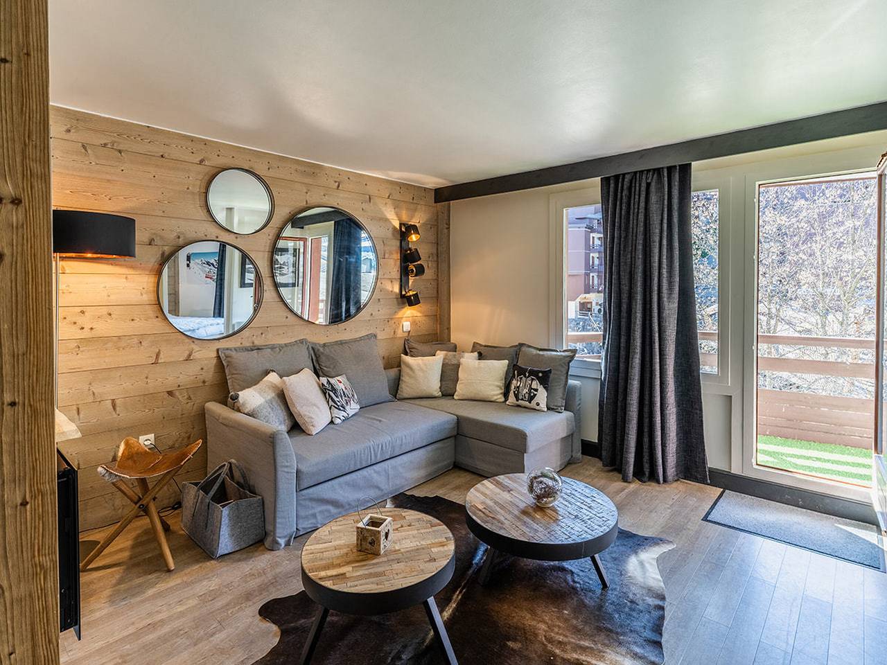 Ganze Wohnung, Renoviertes Apartment im Zentrum von La Tania, direkt an den Pisten für 4 Personen in La Tania, La Perrière