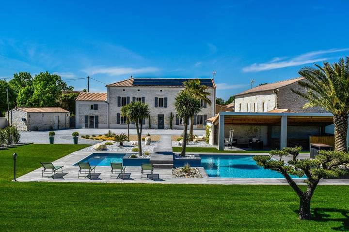 Villa pour 14 personnes, avec terrasse ainsi que vue et piscine - 1