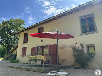 Gîte pour 6 personnes, avec terrasse dans Val-Revermont