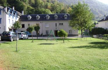 Gîte pour 4 personnes, avec jardin ainsi que piscine et balcon à Esterre