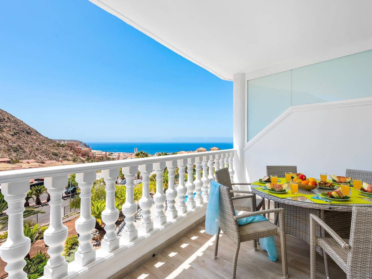 Ganze Ferienwohnung, 3C. Schöne Aussicht, Wifi, Pool, Tennis,Paddel,Parking in Los Cristianos, Arona