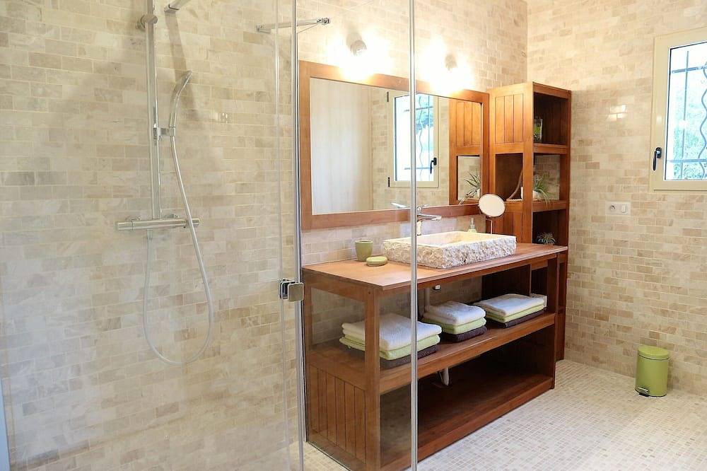 Villa (1-6 pers.) with heated indoor pool 30 minutes from Versailles in Montainville, Yvelines