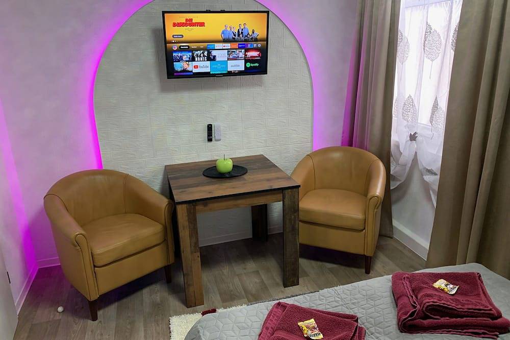 Ganze Wohnung, -Gold Suite- mit Netflix, Self-Check-In,  Fahrradraum, Wlan, Netflix in Wittenberge, Prignitz