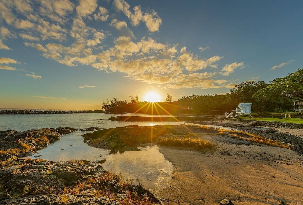 Ein wunderschönes Strandhaus voller Aloha in Hilo in Keaukaha, Hilo