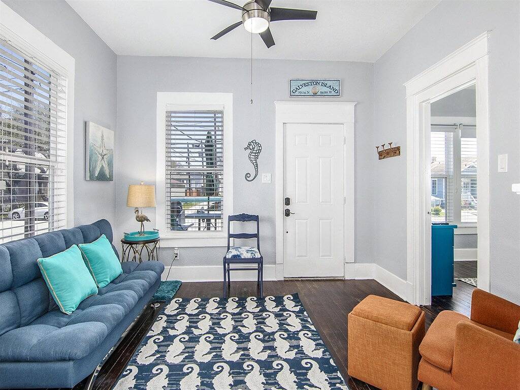 Reel close to the Beach - 2 blocks Pier/Beach in Galveston Island, Galveston