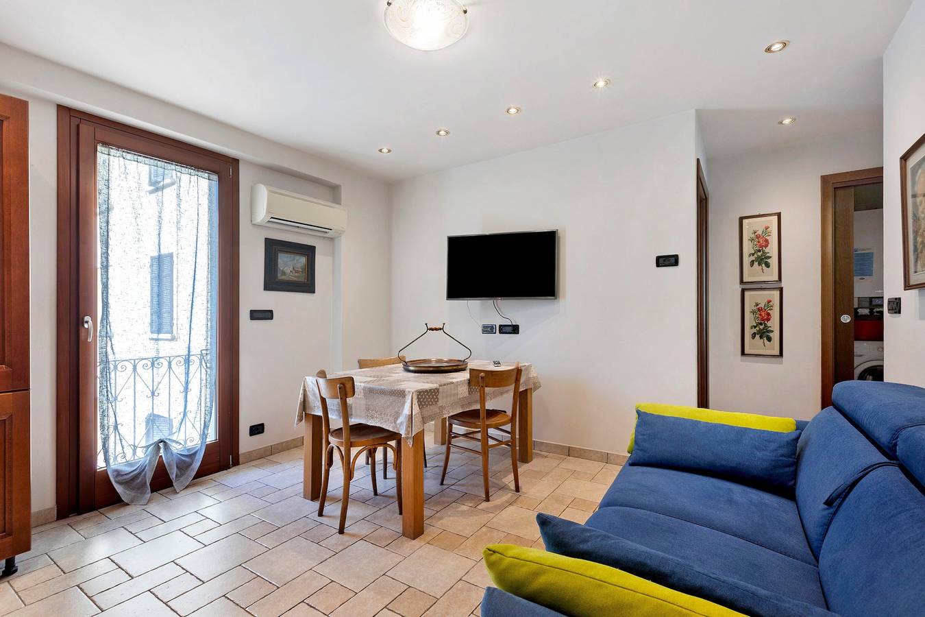 Apartamento entero, Apartamento 'Chez Porliod' con vistas a la montaña, terraza privada y Wi-Fi in Aosta, Alpes del Valais