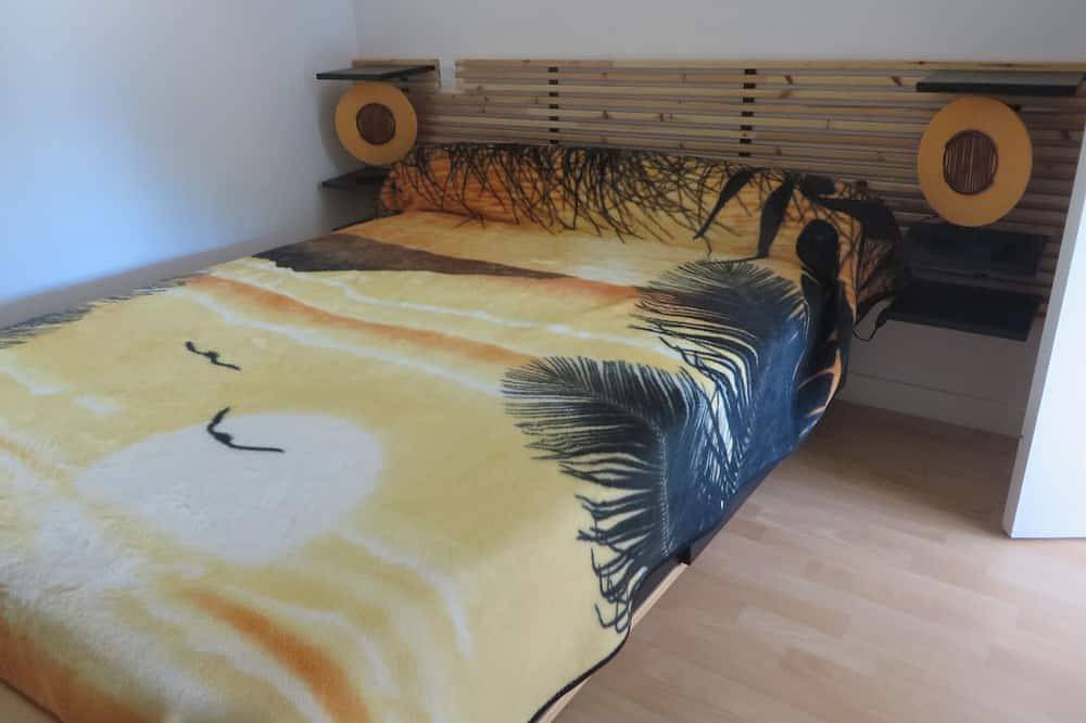 Appartement entier, Vacances face à la mer, pieds dans l'eau. in Étables-sur-Mer, Côte de Goëlo