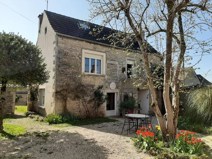 Gîte pour 2 personnes, avec jardin dans Corpeau