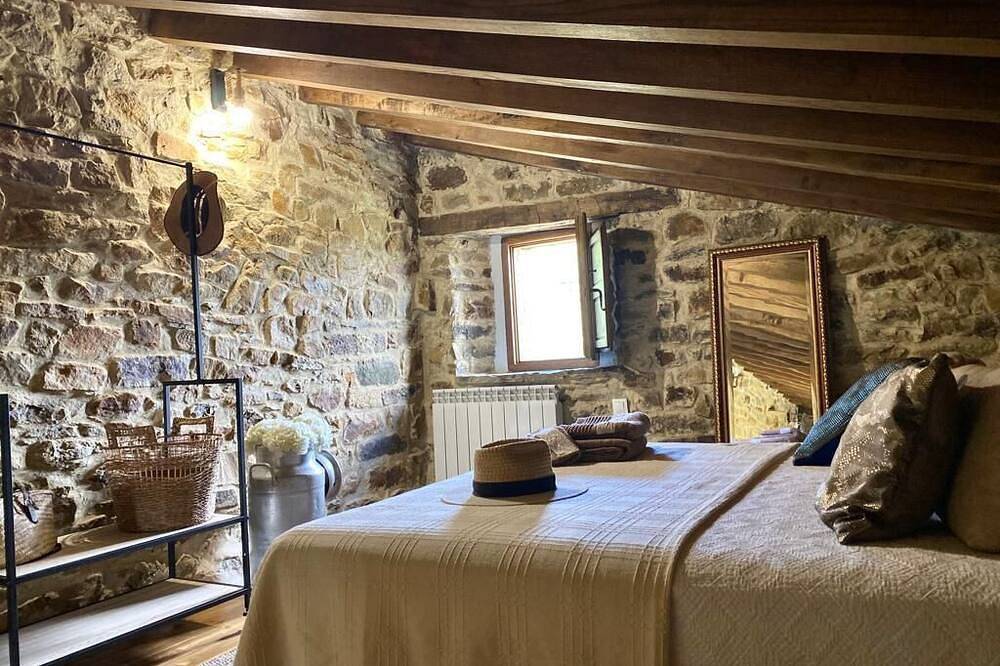 Ecological and self-sufficient cabin with unbeatable views. in Soba, Chaîne Cantabrique